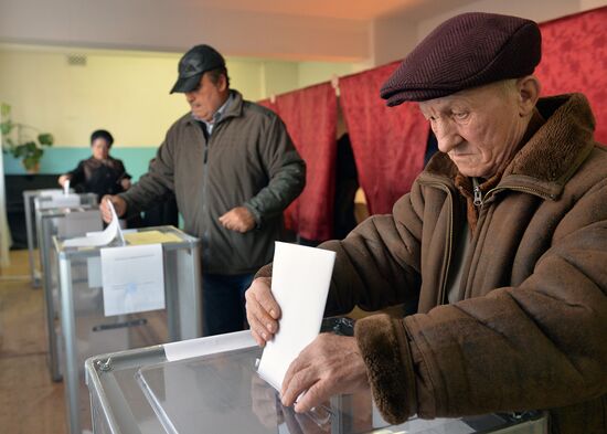 Elections for regional leader and parliament in Donetsk People's Republic