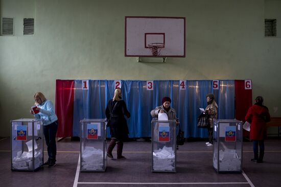 Elections for regional leader and parliament in Luhansk People's Republic