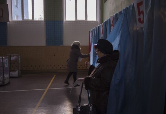 Elections for regional leader and parliament in Luhansk People's Republic