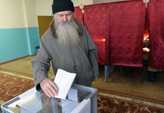 Elections for regional leader and parliament in Donetsk People's Republic