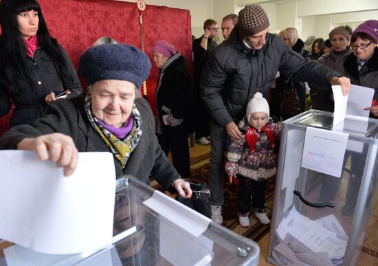 Elections for regional leader and parliament in Donetsk People's Republic
