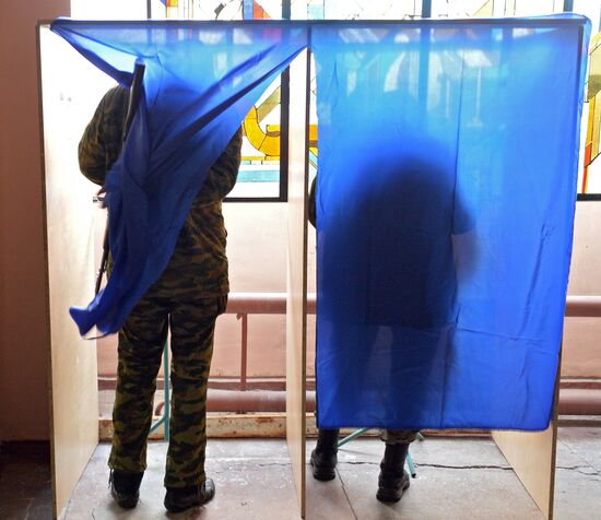 Elections for regional leader and parliament in Donetsk People's Republic