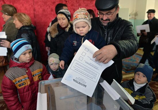 Elections for regional leader and parliament in Donetsk People's Republic