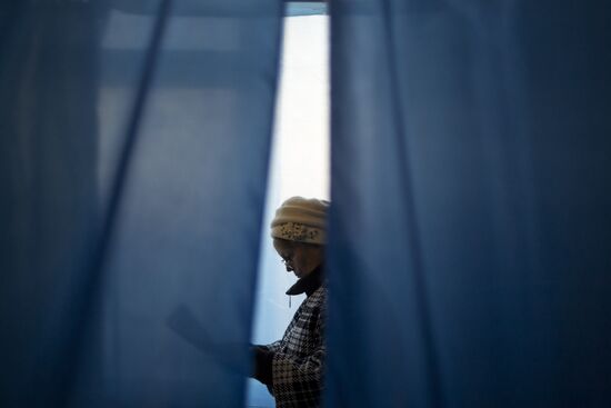 Elections for regional leader and parliament in Luhansk People's Republic