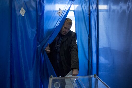 Elections for regional leader and parliament in Luhansk People's Republic