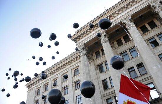 Mourning activities by Odessa's Trade Union House