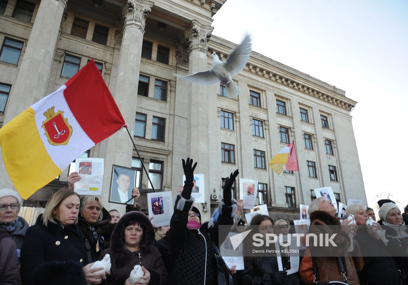 Mourning activities by Odessa's Trade Union House