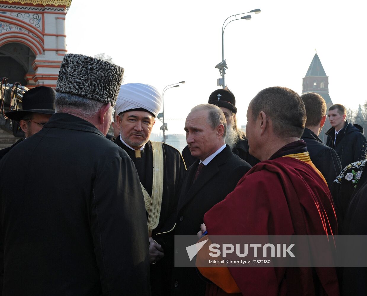 Vladimir Putin lays flowers at monument to Minin and Pozharsky on Red Square