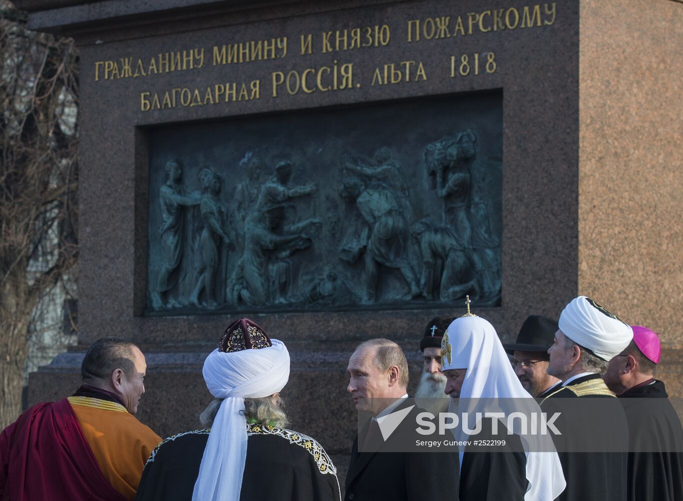 Vladimir Putin lays flowers at monument to Minin and Pozharsky on Red Square