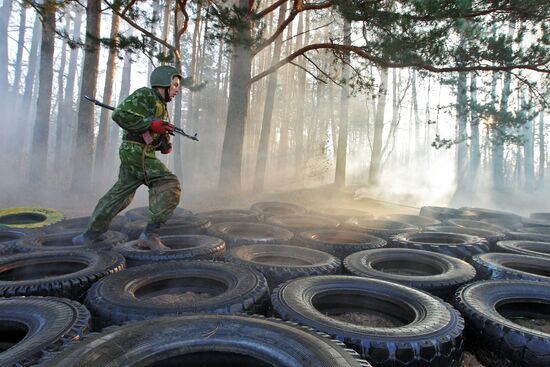 Belarus special forces soldiers take maroon beret test