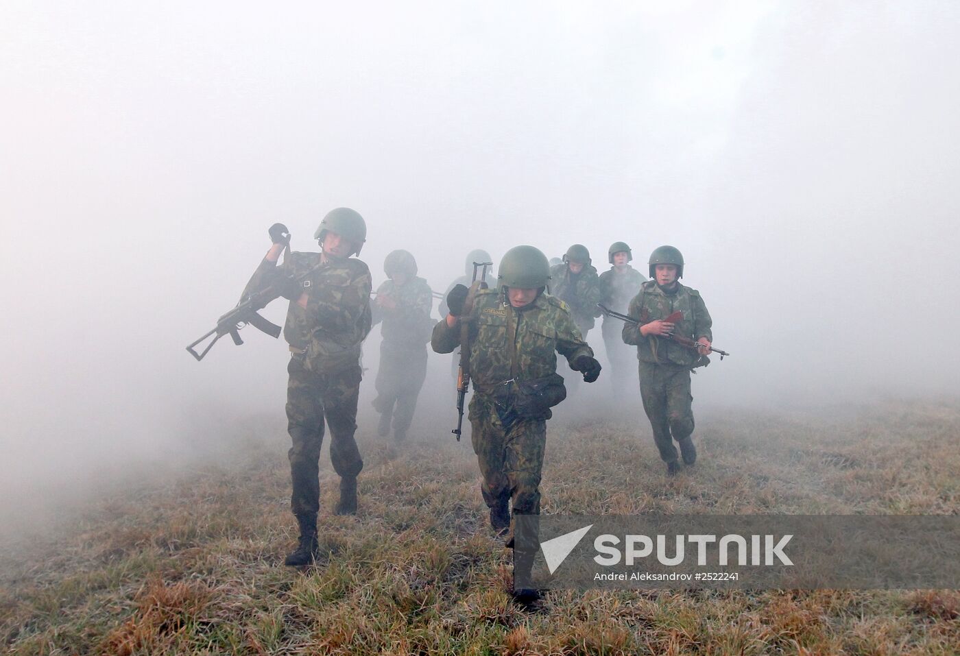 Belarus special forces soldiers take maroon beret test