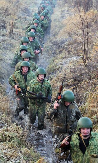 Belarus special forces soldiers take maroon beret test