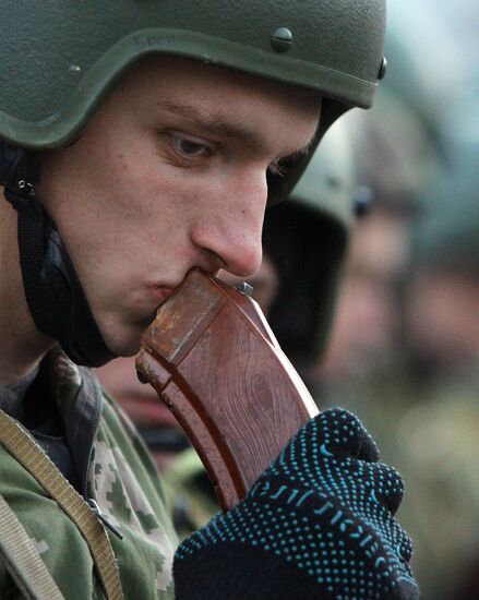 Belarus special forces soldiers take maroon beret test