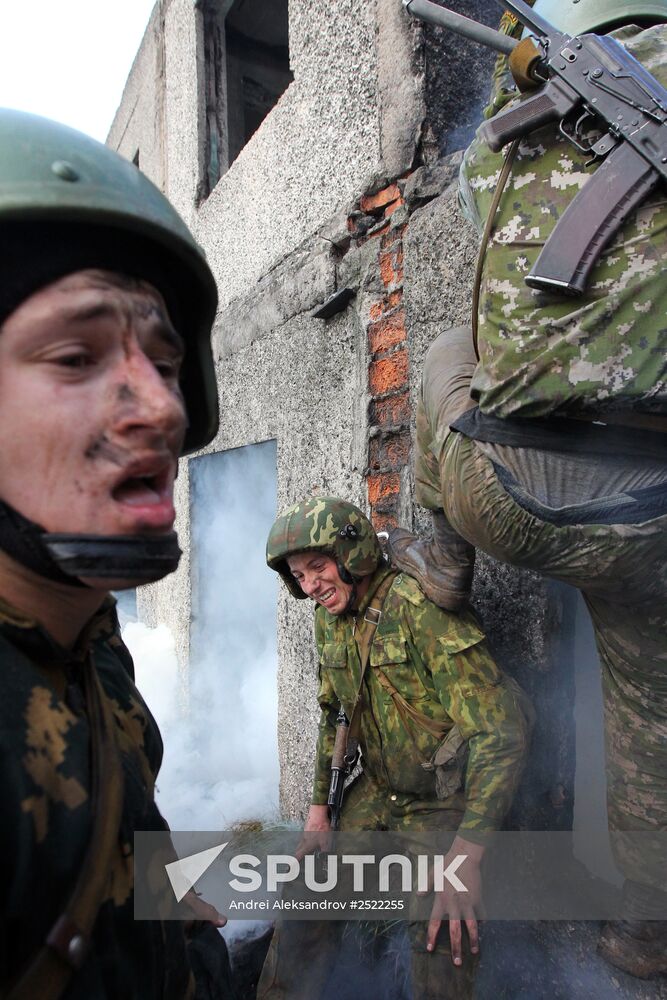 Belarus special forces soldiers take maroon beret test