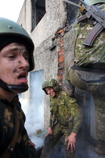 Belarus special forces soldiers take maroon beret test