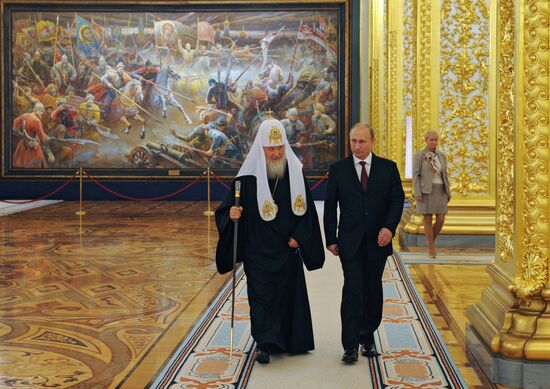 Vladimir Putin presents state awards to foreign citizens