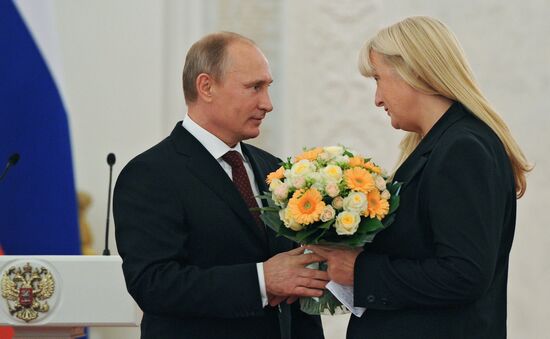 Vladimir Putin presents state awards to foreign citizens