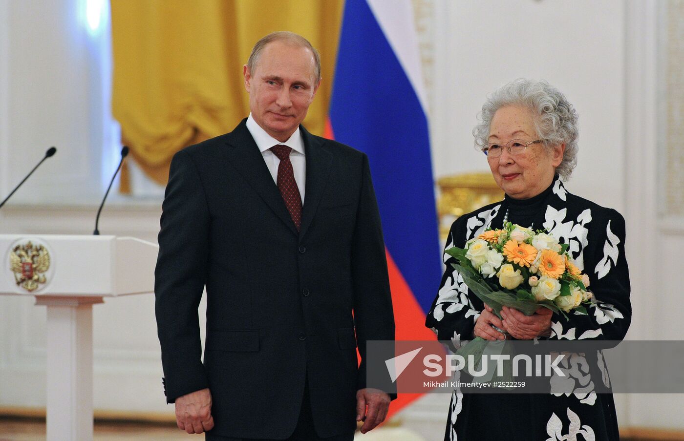 Vladimir Putin presents state awards to foreign citizens