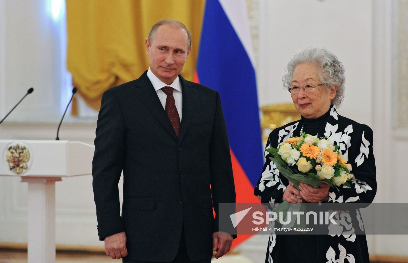 Vladimir Putin presents state awards to foreign citizens