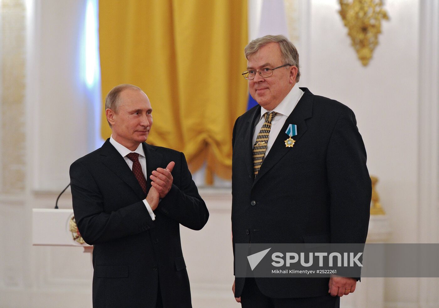 Vladimir Putin presents state awards to foreign citizens