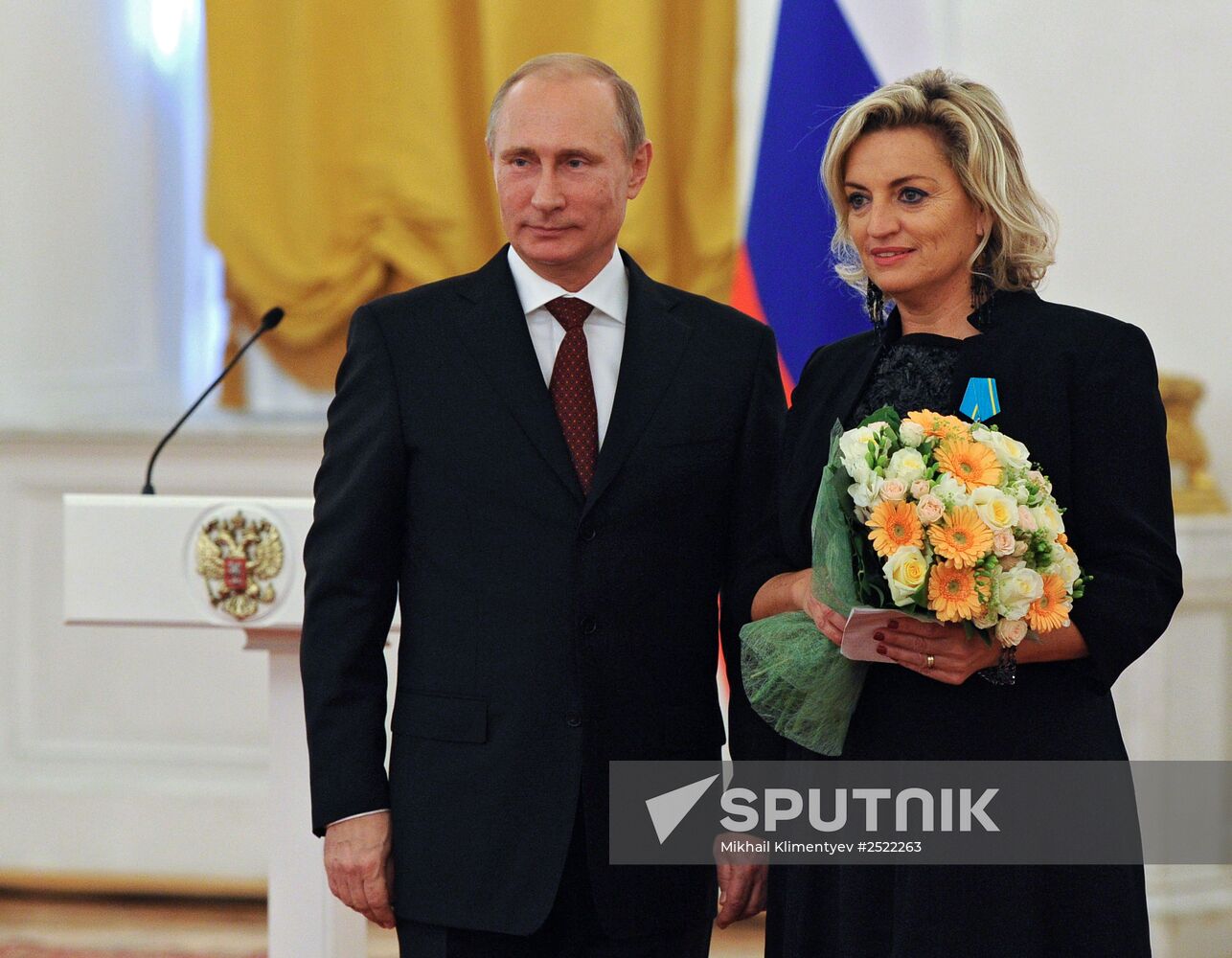 Vladimir Putin presents state awards to foreign citizens