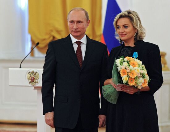 Vladimir Putin presents state awards to foreign citizens