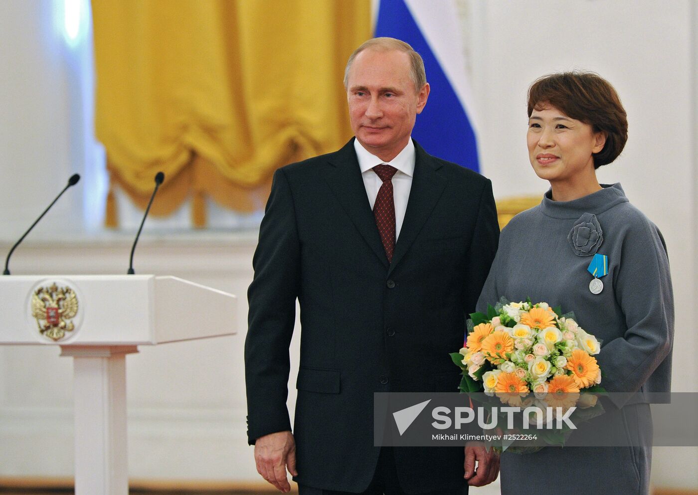 Vladimir Putin presents state awards to foreign citizens