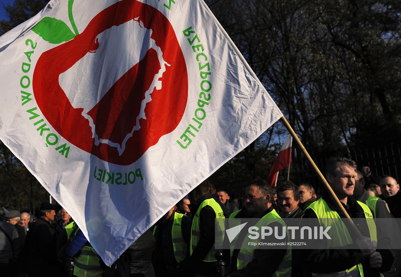 Polish farmers and horticulturists protest in Warsaw