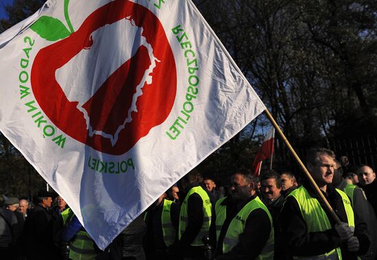 Polish farmers and horticulturists protest in Warsaw