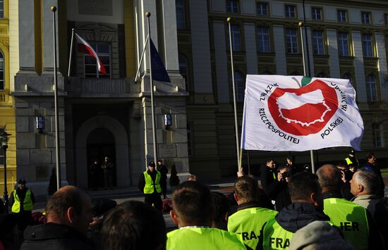 Polish farmers and horticulturists protest in Warsaw