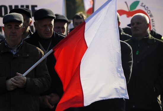 Polish farmers and horticulturists protest in Warsaw