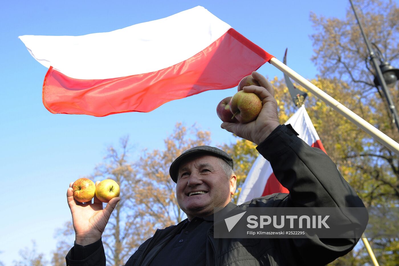 Polish farmers and horticulturists protest in Warsaw