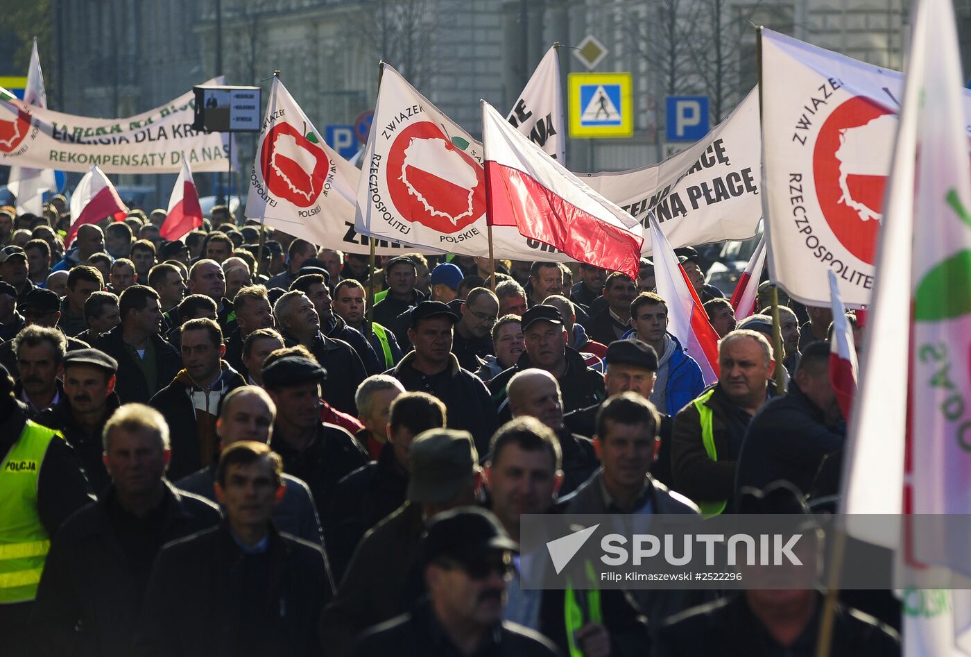 Polish farmers and horticulturists protest in Warsaw