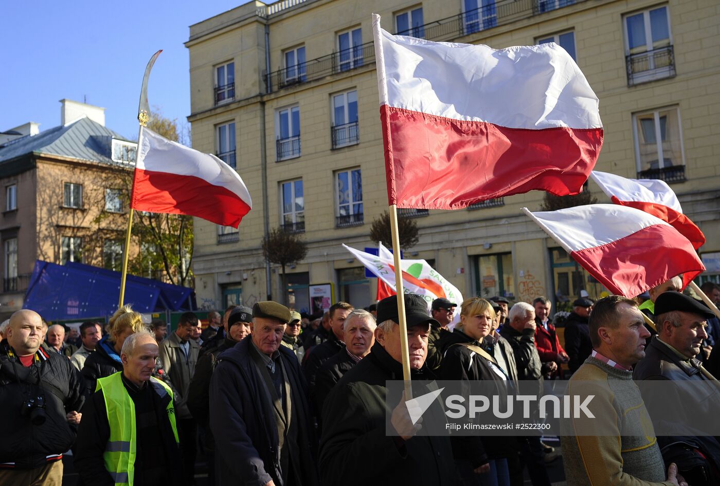 Polish farmers and horticulturists protest in Warsaw