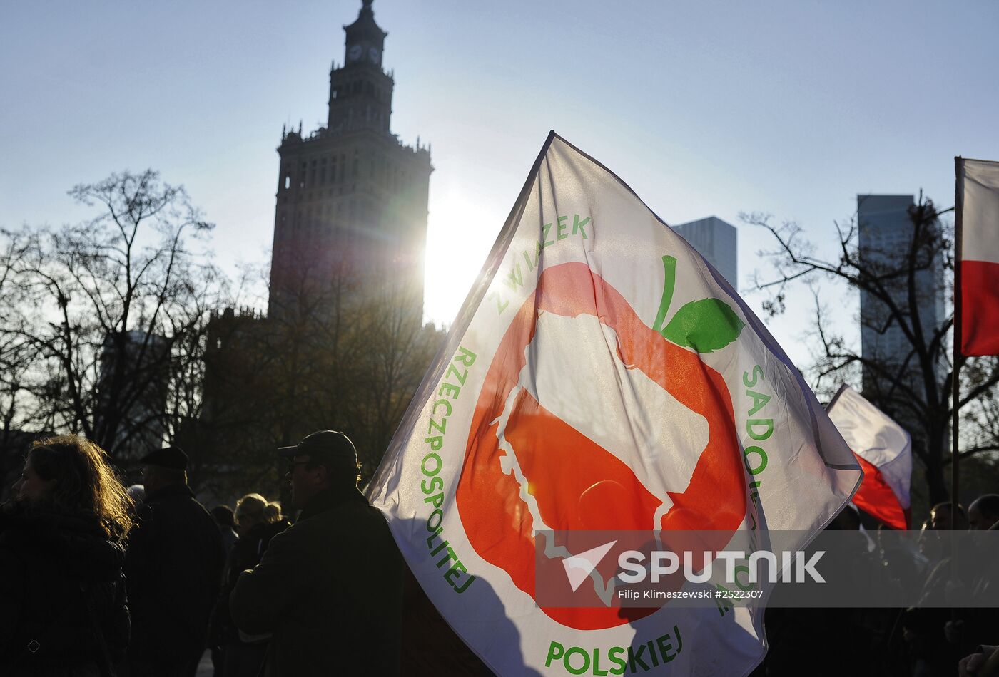 Polish farmers and horticulturists protest in Warsaw
