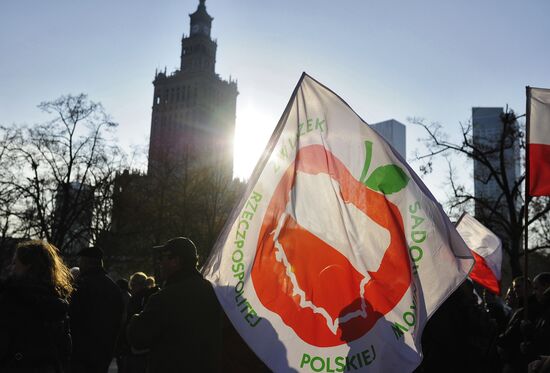 Polish farmers and horticulturists protest in Warsaw