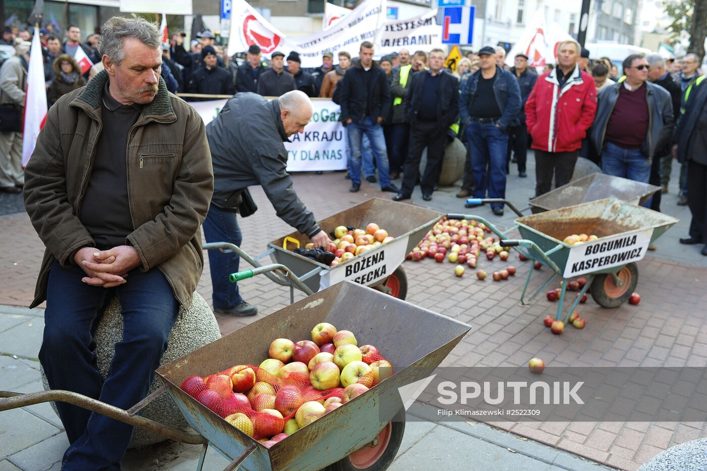 Polish farmers and horticulturists protest in Warsaw