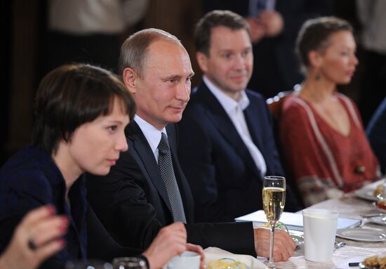 Vladimir Putin visits Theater of Nations