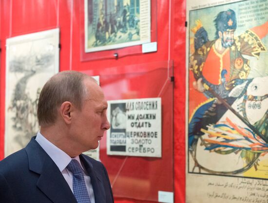 Vladimir Putin meets with young scholars and history teachers