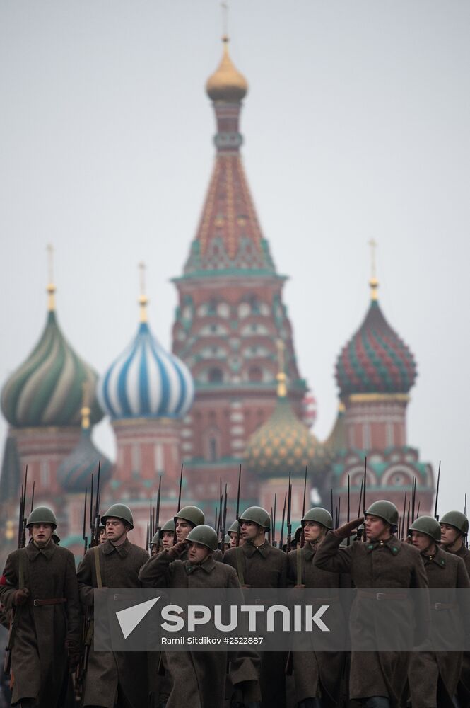 Rehearsing a march devoted to legendary 1941 parade