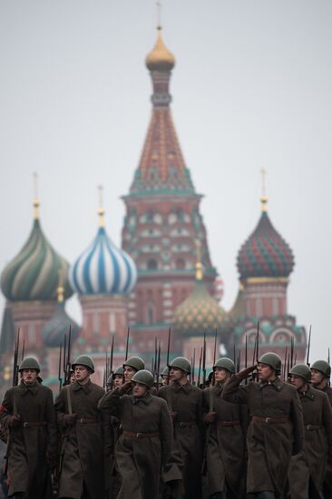 Rehearsing a march devoted to legendary 1941 parade