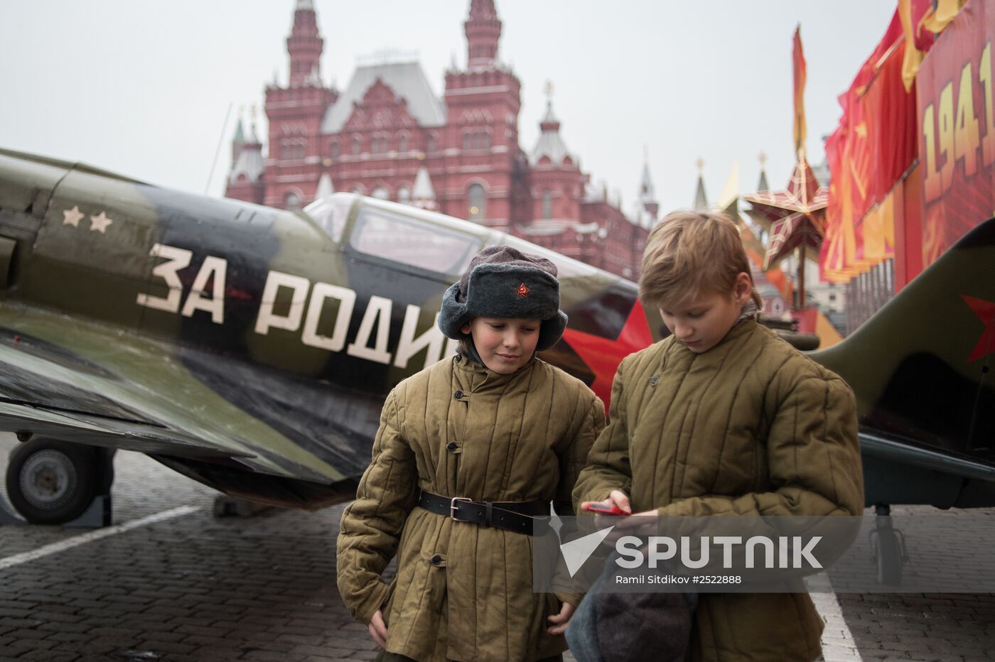 Rehearsing a march devoted to legendary 1941 parade