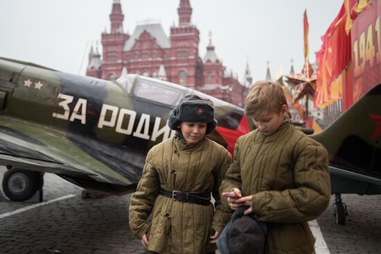 Rehearsing a march devoted to legendary 1941 parade
