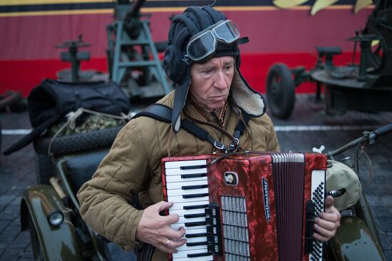 Rehearsing a march devoted to legendary 1941 parade