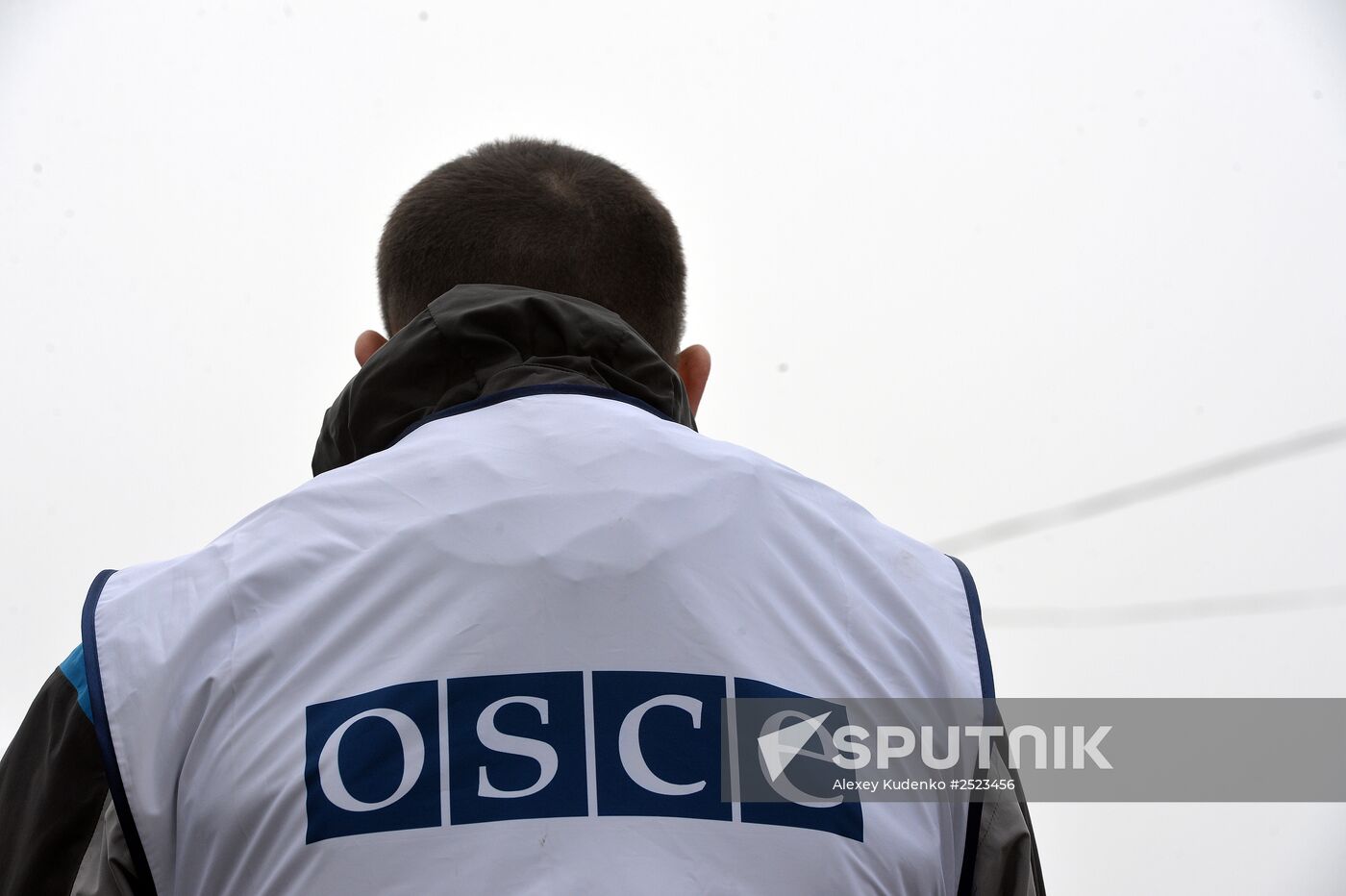 OSCE observers inspect Novoazovsk border crossing checkpoint