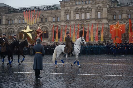 Anniversary march dedicated to November 7, 1941 military parade