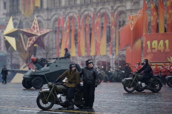 Anniversary march dedicated to November 7, 1941 military parade