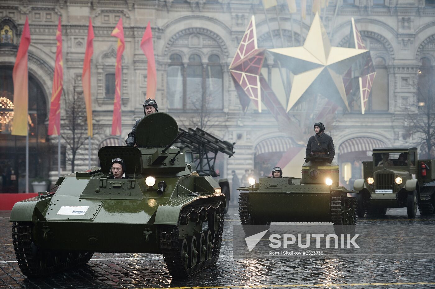 Anniversary march dedicated to November 7, 1941 military parade