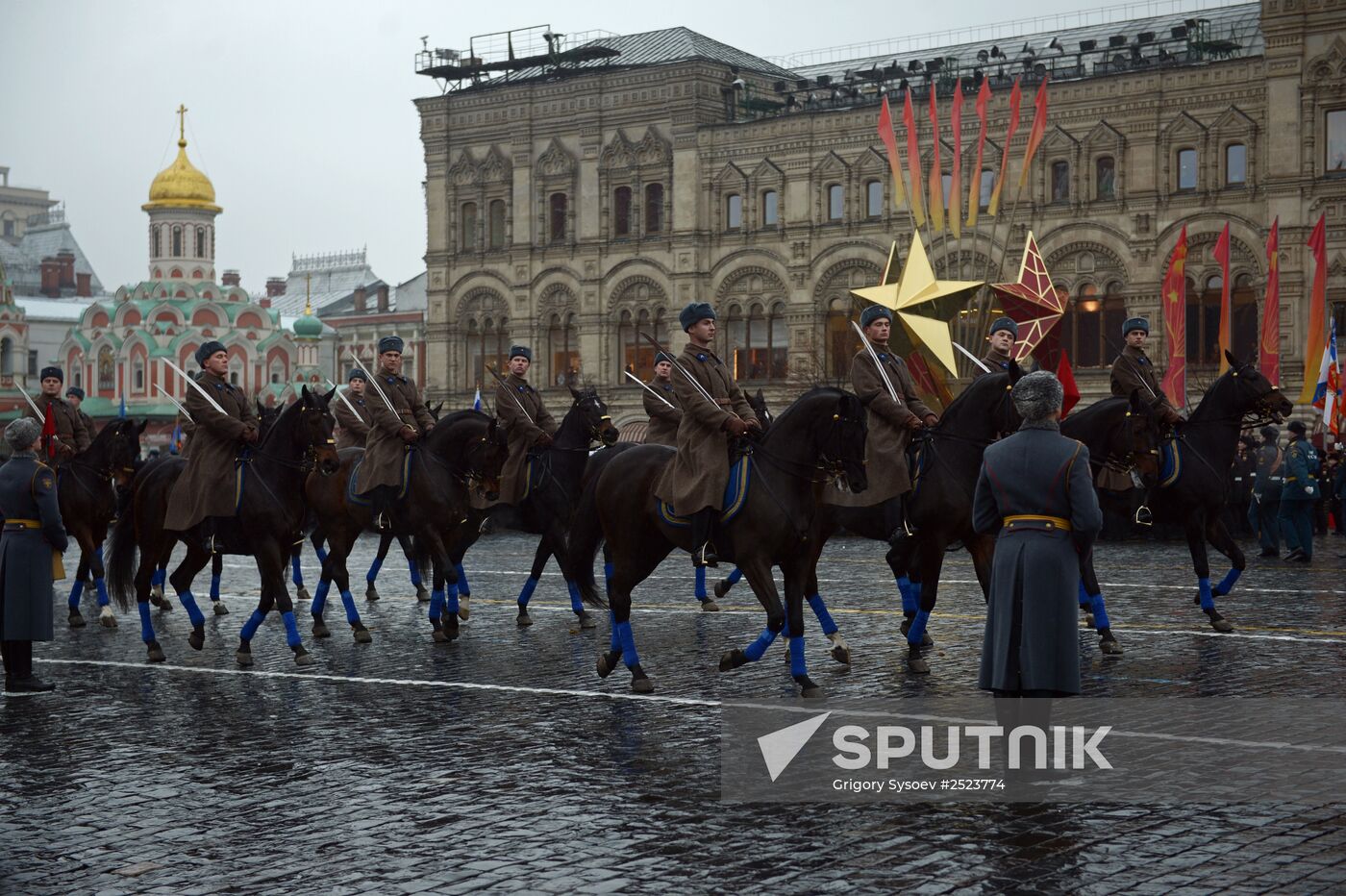 Anniversary march dedicated to November 7, 1941 military parade