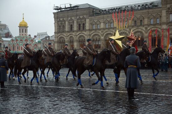 Anniversary march dedicated to November 7, 1941 military parade